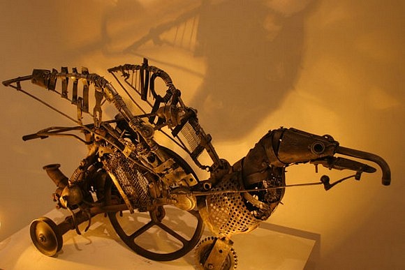 Механическая скульптура в женском исполнении (Фото 3)