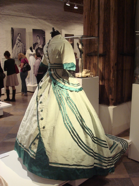 На выставке "Мода Викторианской эпохи" - платья и аксессуары 1830 - 1900 годов из собрания Александра Васильева, Париж (Фото 23)