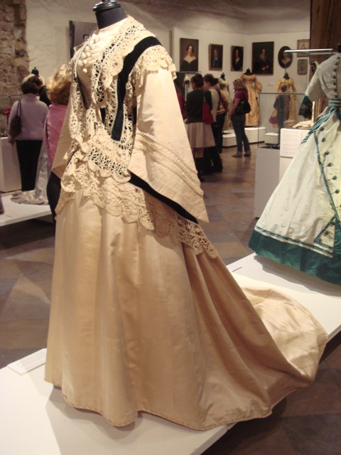 На выставке "Мода Викторианской эпохи" - платья и аксессуары 1830 - 1900 годов из собрания Александра Васильева, Париж (Фото 26)