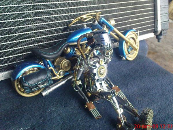 робот байкер в стиле киберпанк (Фото 5)