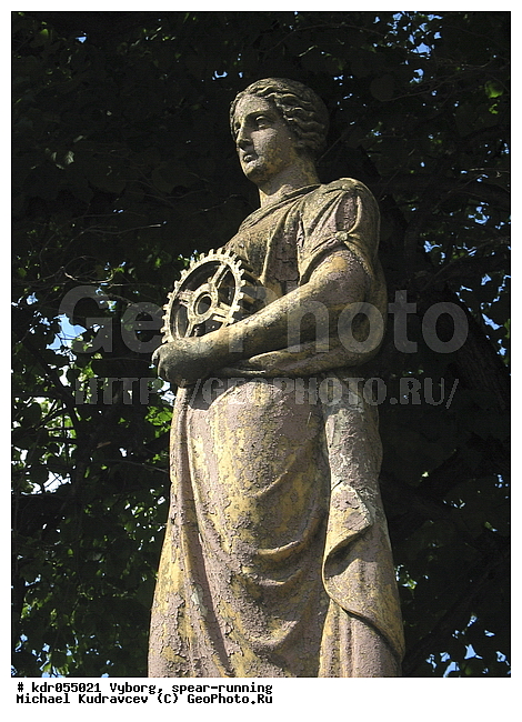 Памятник шестерёнке и женщине