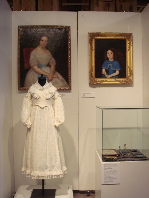 На выставке "Мода Викторианской эпохи" - платья и аксессуары 1830 - 1900 годов из собрания Александра Васильева, Париж (Фото 15)