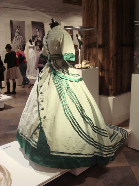 На выставке "Мода Викторианской эпохи" - платья и аксессуары 1830 - 1900 годов из собрания Александра Васильева, Париж (Фото 22)