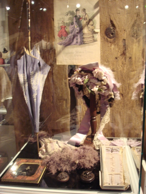 На выставке "Мода Викторианской эпохи" - платья и аксессуары 1830 - 1900 годов из собрания Александра Васильева, Париж (Фото 27)